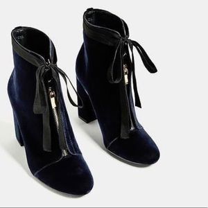 Zara HIGH HEEL VELVET ANKLE BOOTS NAVY